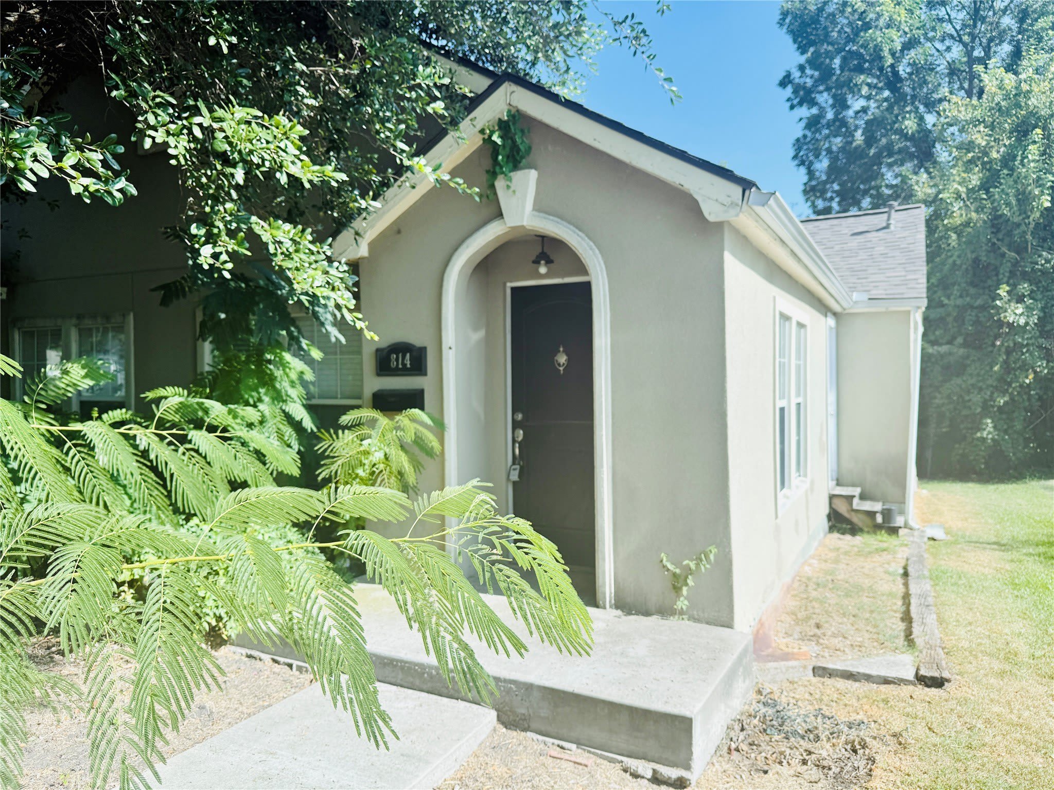 814 W College Street – photo 1