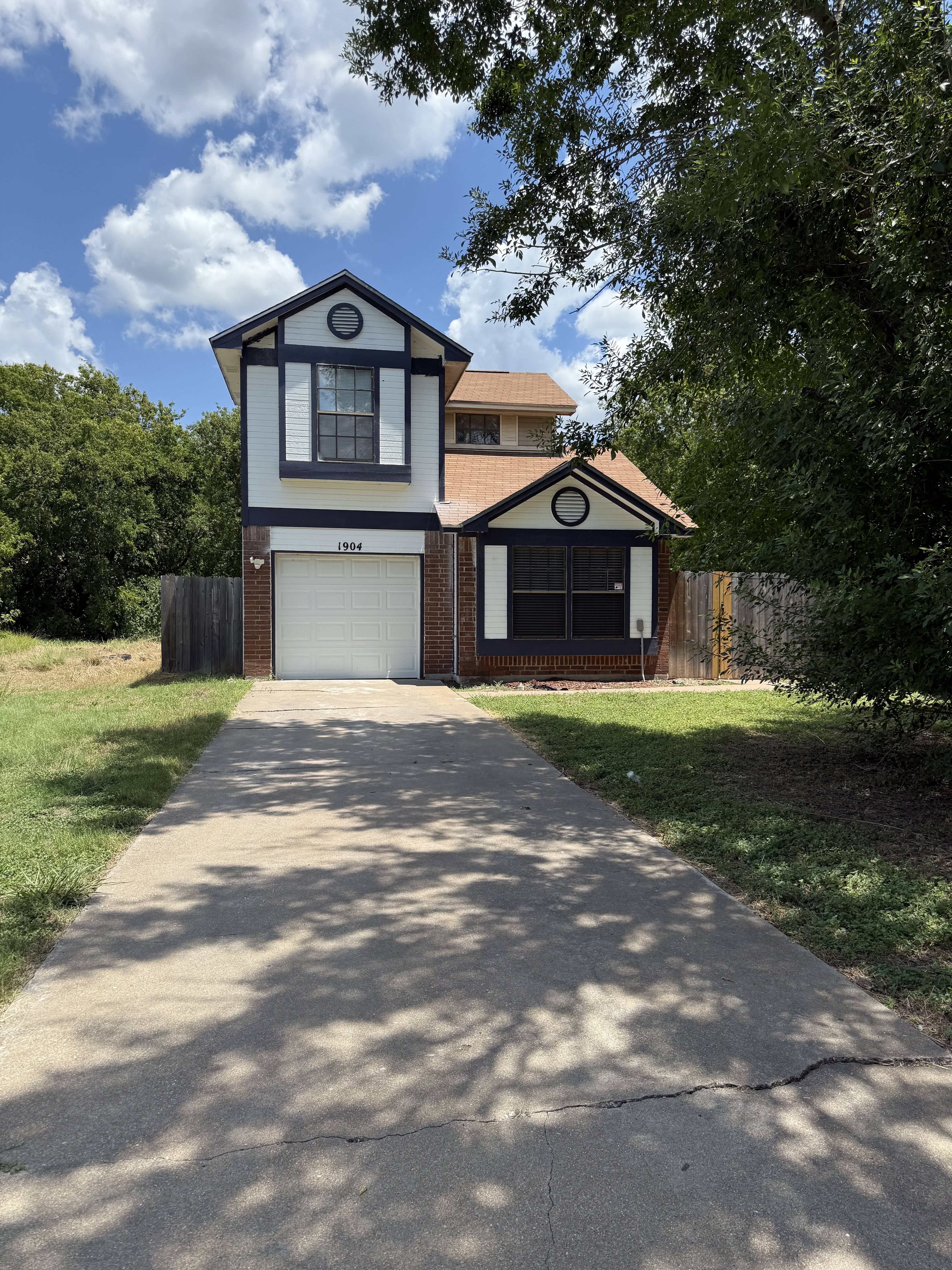 1904 Dickens Drive – photo 1