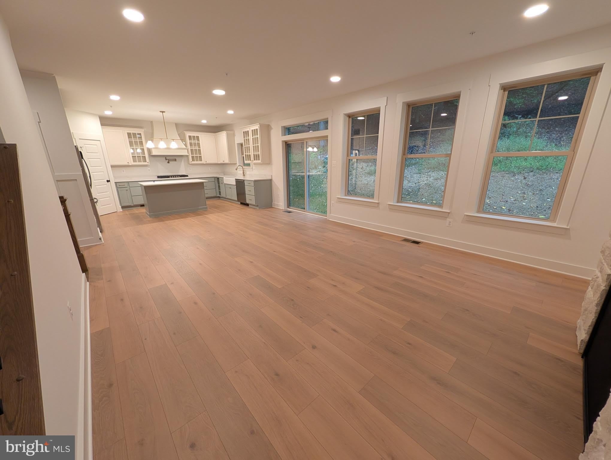 1490 THURSTON Road – photo 5