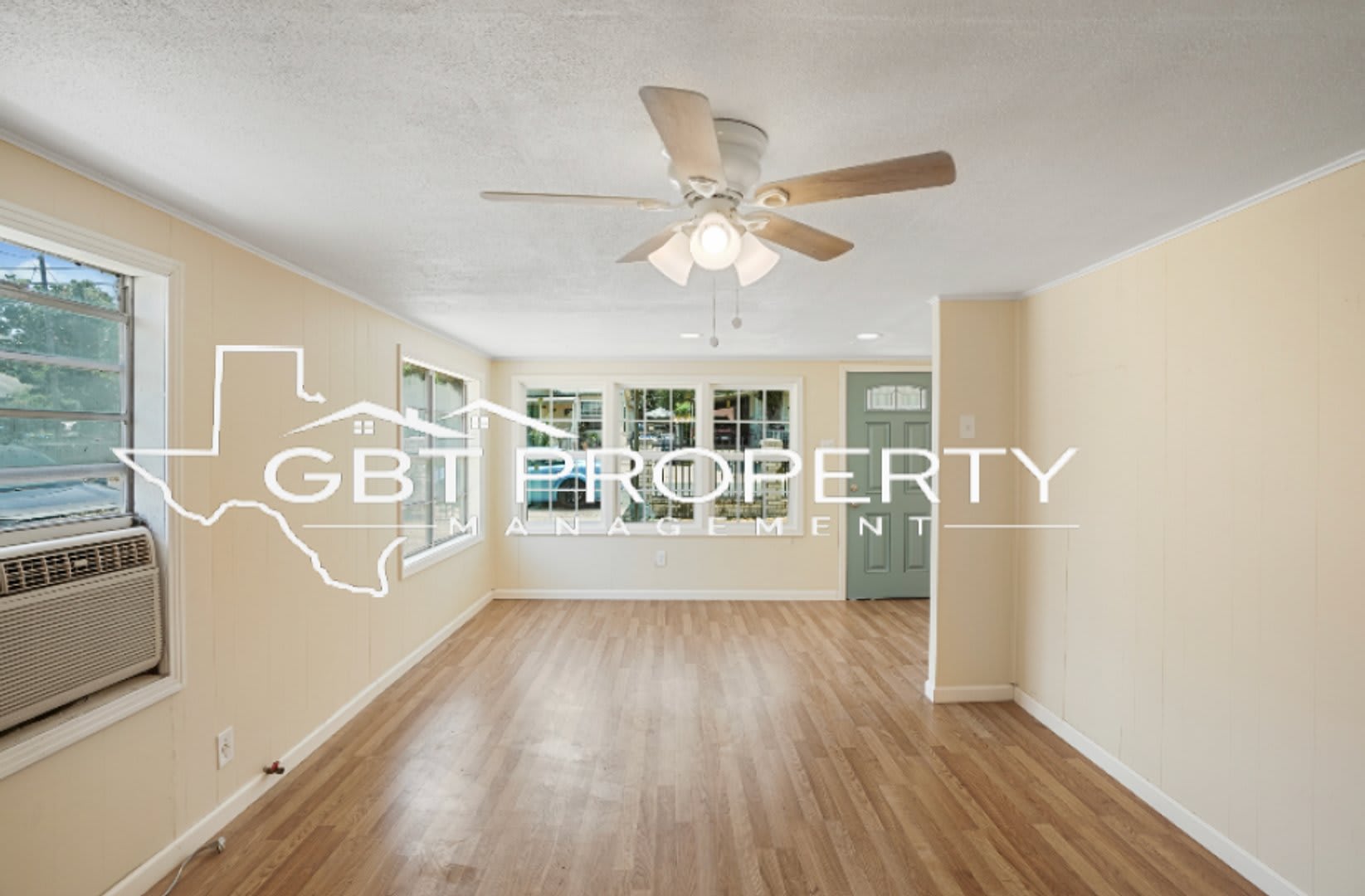 Fully Renovated 4 bedrooms 2 bathrooms! – photo 4