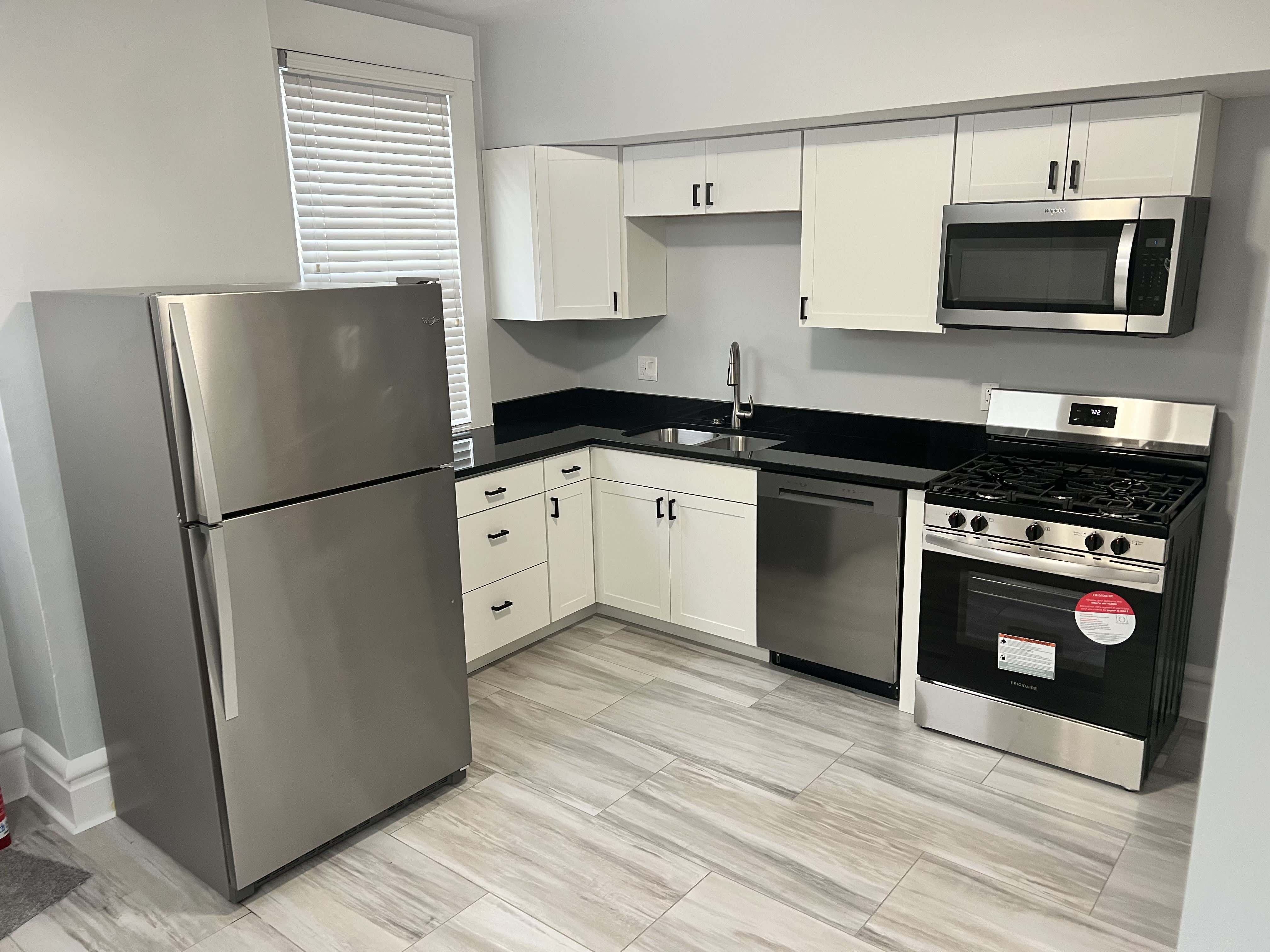 143 E 4Th Ave – photo 3