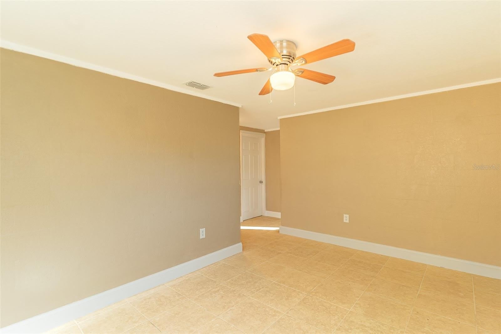 114 E NORTHSIDE Drive – photo 4