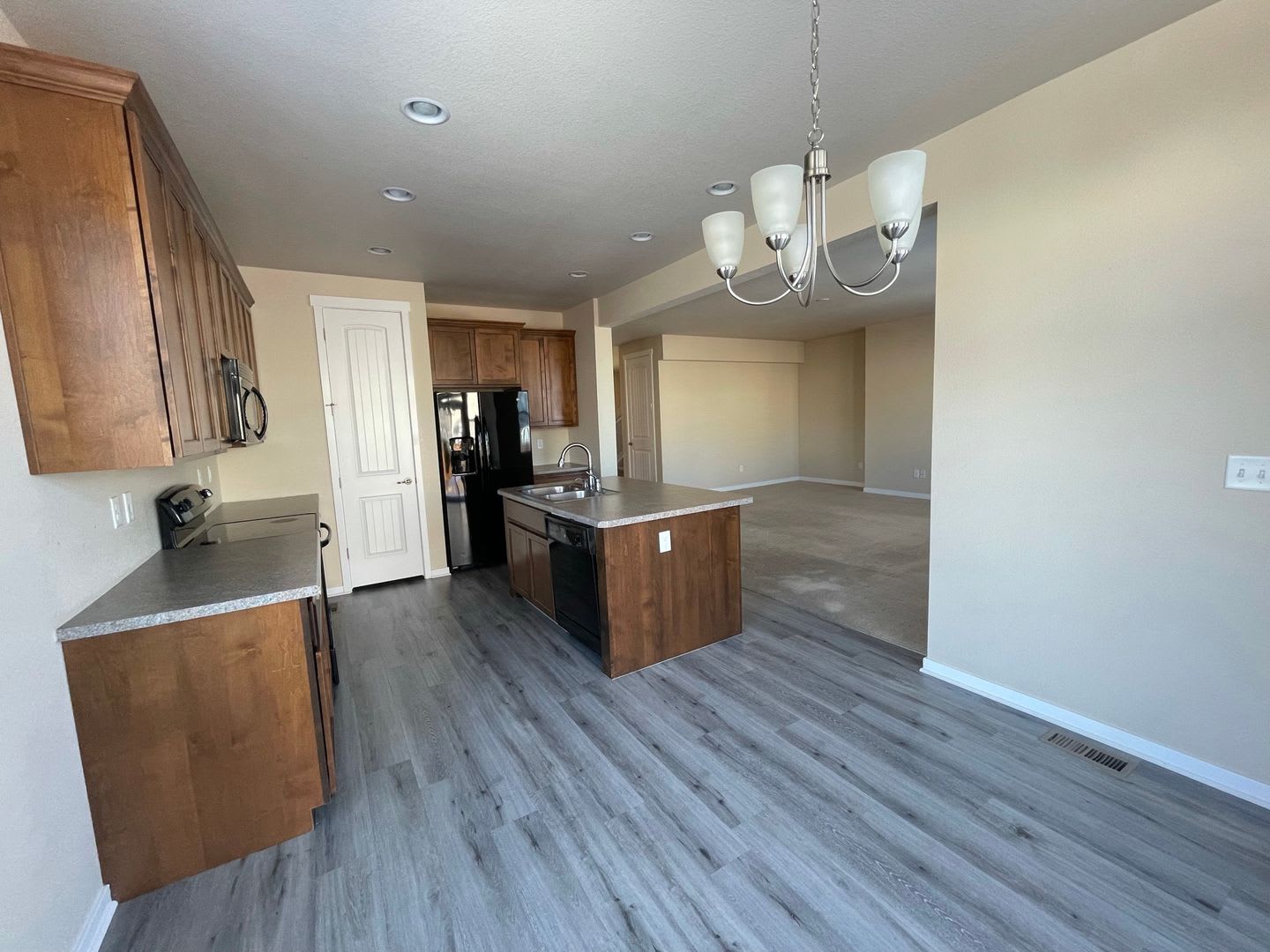 Beautiful 2-Story Home in Quiet Neighborhood! – photo 4
