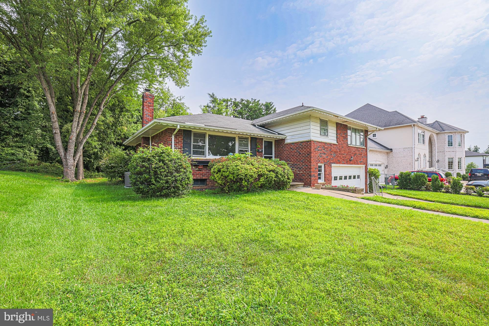 2302 FARRINGDON Road – photo 1