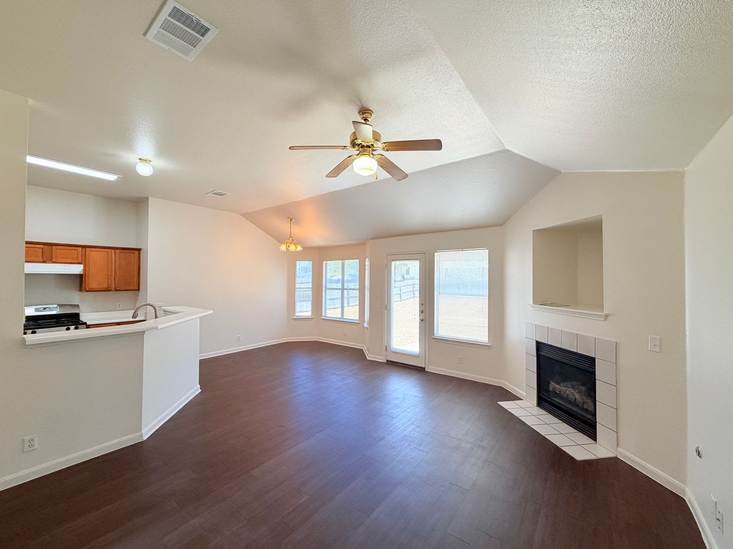 4 BEDROOM HOME – photo 2