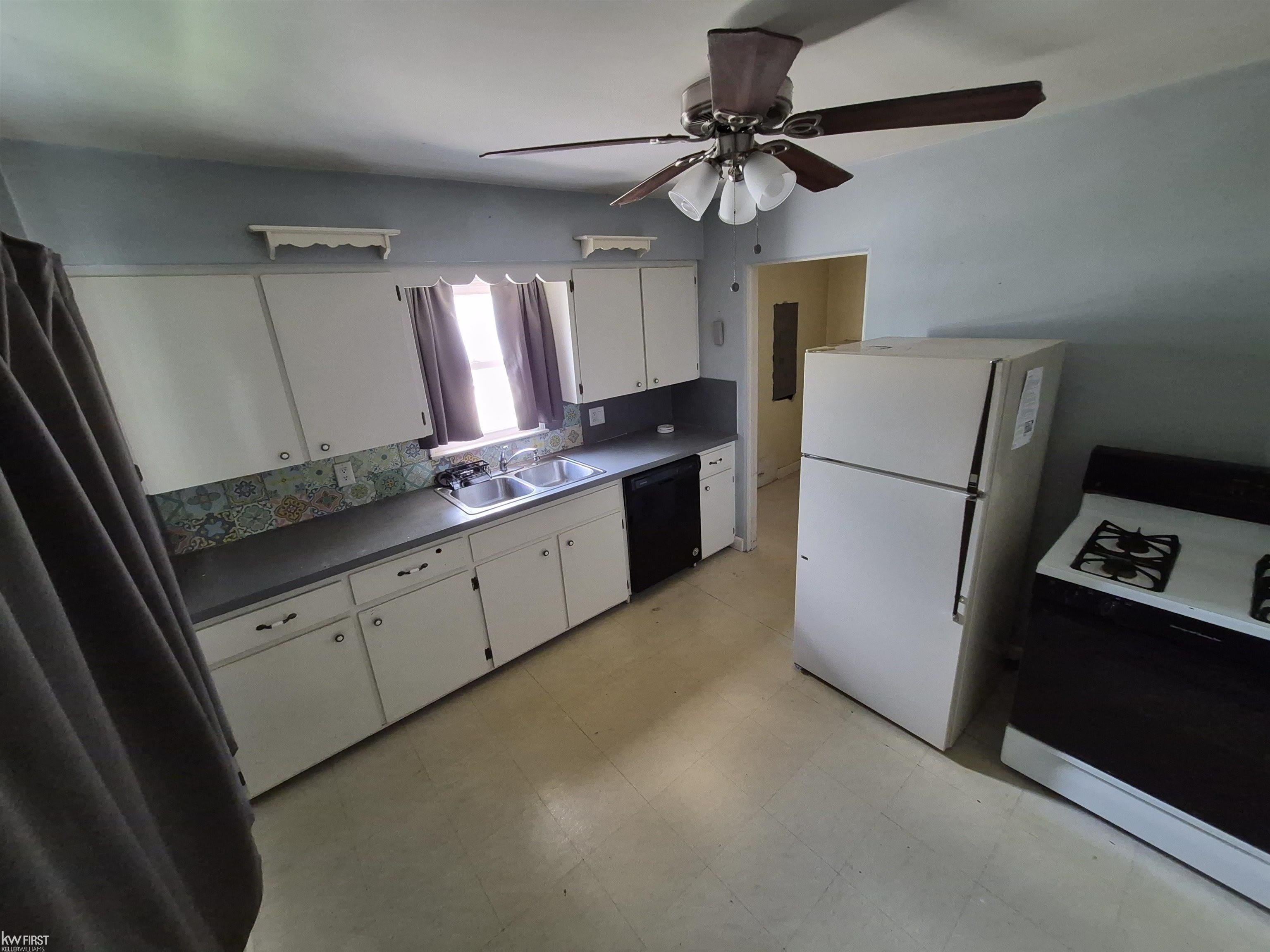 1621 Stocker Street – photo 5