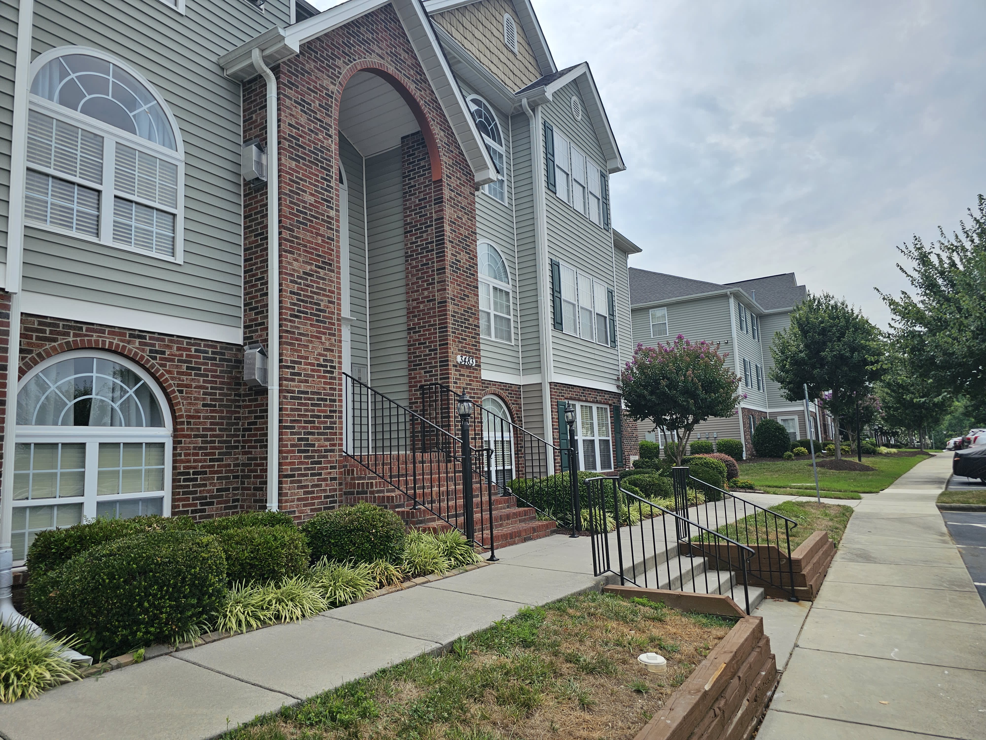 3483 Forestdale Dr Apt 3B – photo 1
