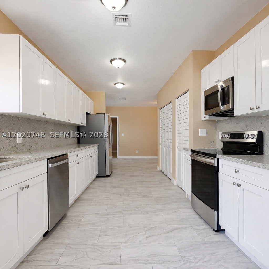 1015 NW 8th Ave – photo 3