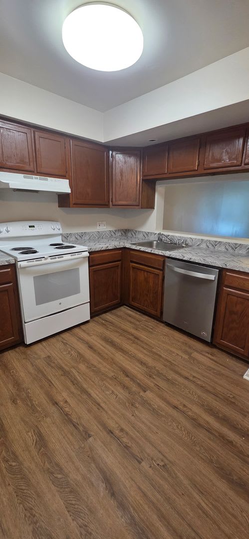 Act Fast 2 Bedroom Townhome In Columbia – photo 5