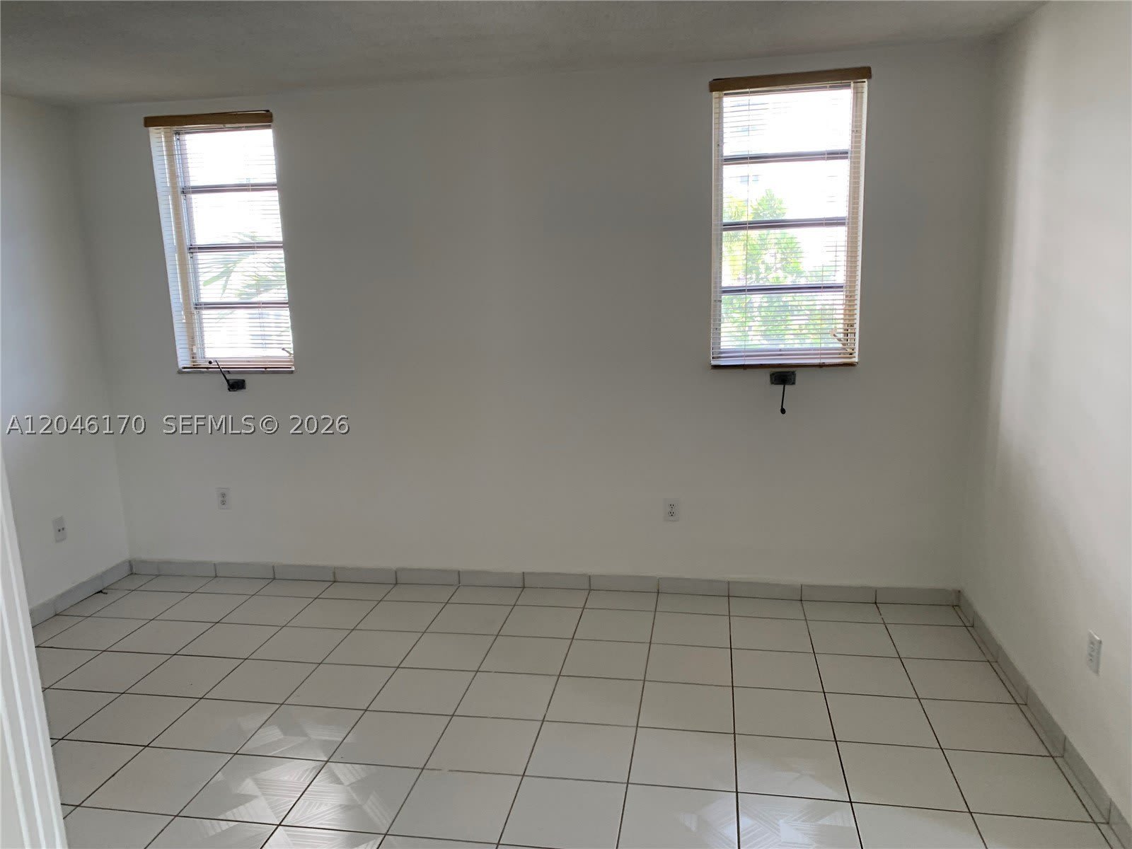 2861 Leonard Dr – photo 5