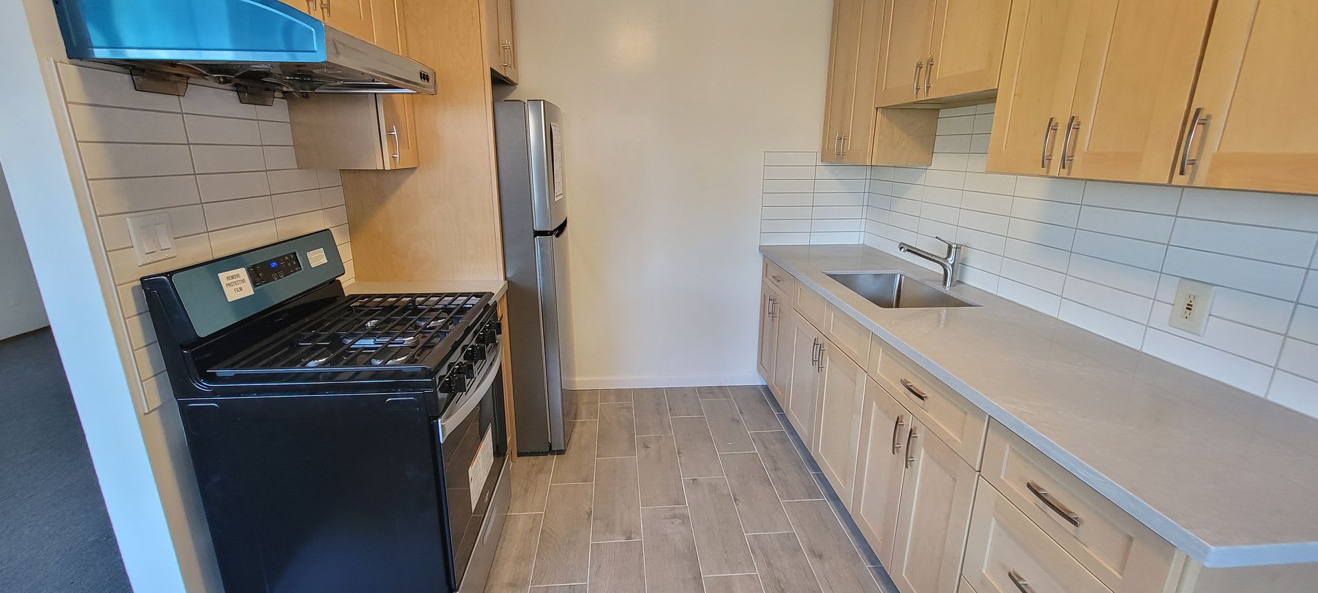 Clean, quiet 2 bed 1 bath, freshly painted with new appliances – photo 5