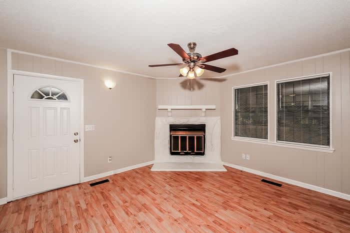 356 Lakeshore Circle – photo 2