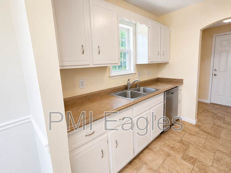 1140 Timothy Avenue – photo 4