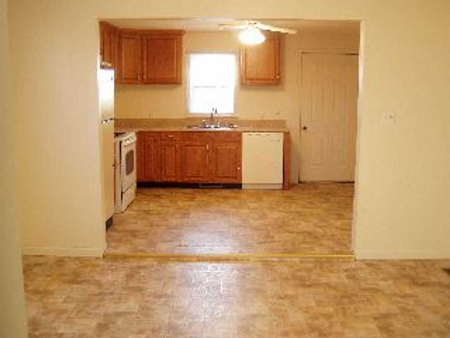 One Level 2 Bedroom House – photo 4