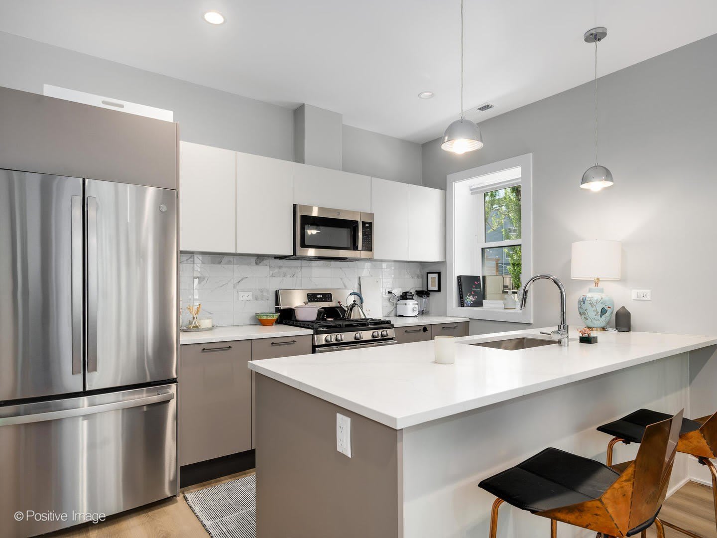 833 N Hoyne Avenue – photo 3
