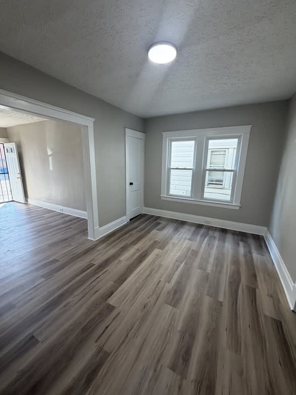 911 Royal Road Downstairs – photo 2