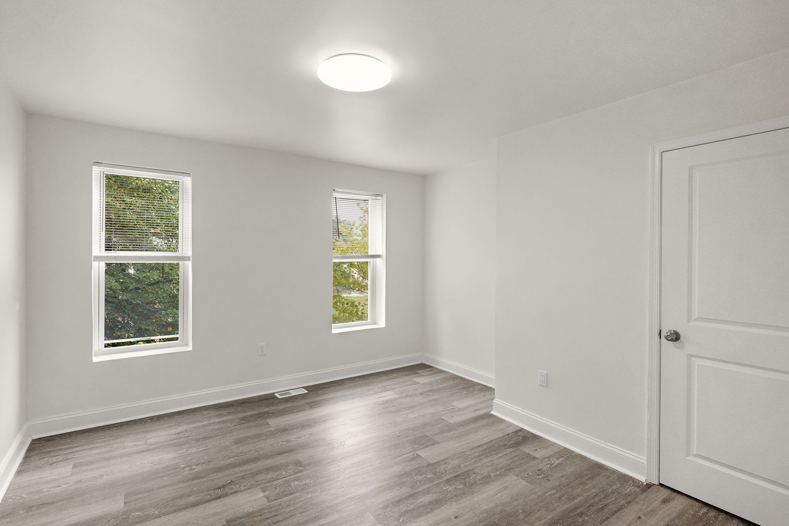 Gorgeous 4 Bedroom Is Penn North – photo 5