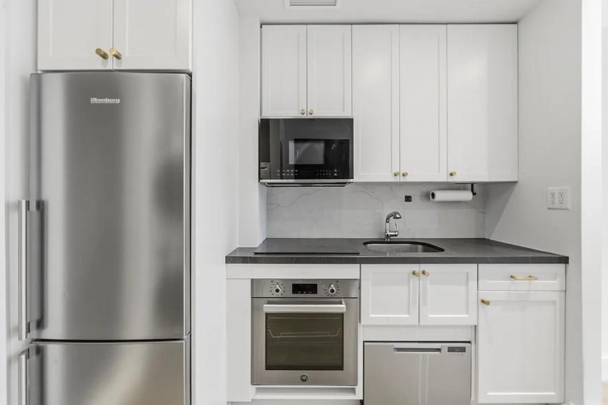 207 East 4th Street – photo 2
