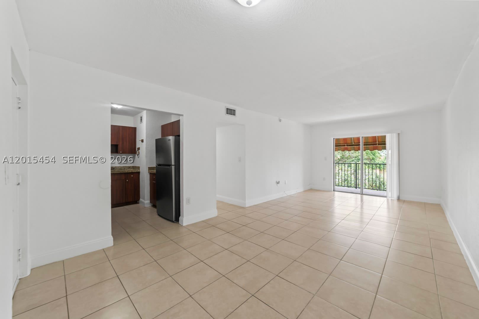 525 W 69th St – photo 2
