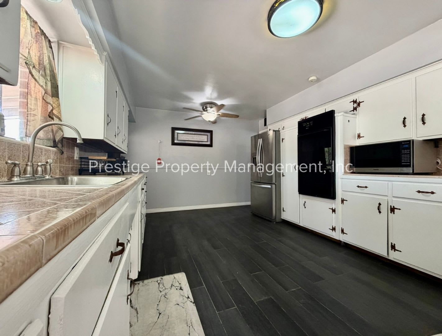 3 Bed 2 Bath Beauty Close To Ua – photo 2