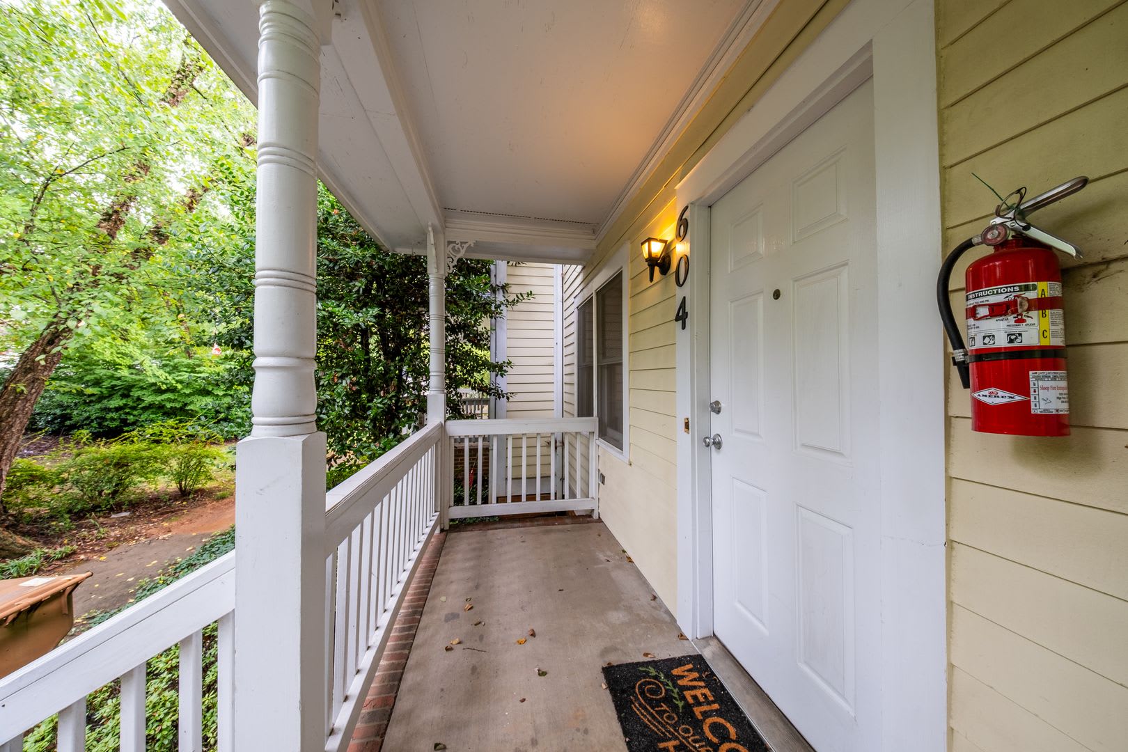 Charming 2 Bedroom Townhome In College Hill Available Now – photo 4