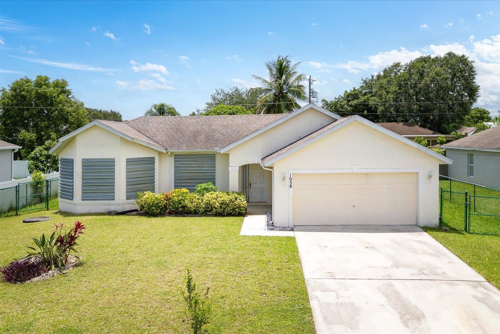 1058 SW Locke Avenue – photo 1