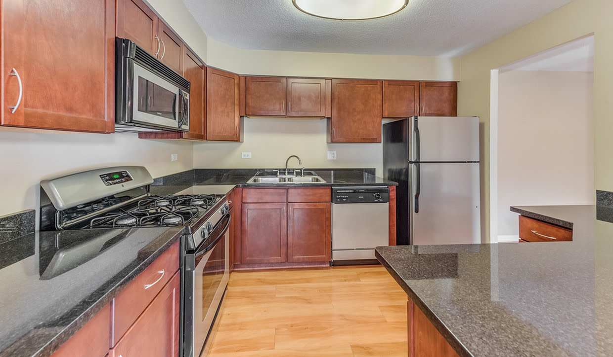 Twin Lake Towers Apartments – photo 5