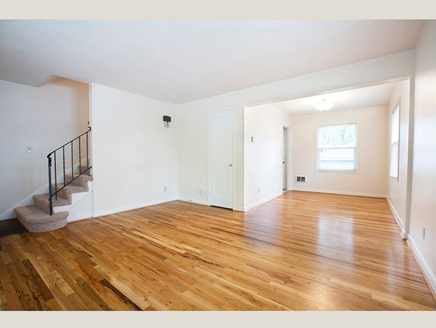 Comfort and Style in Mid Century Cedar Hills 2BR Townhome! – photo 2