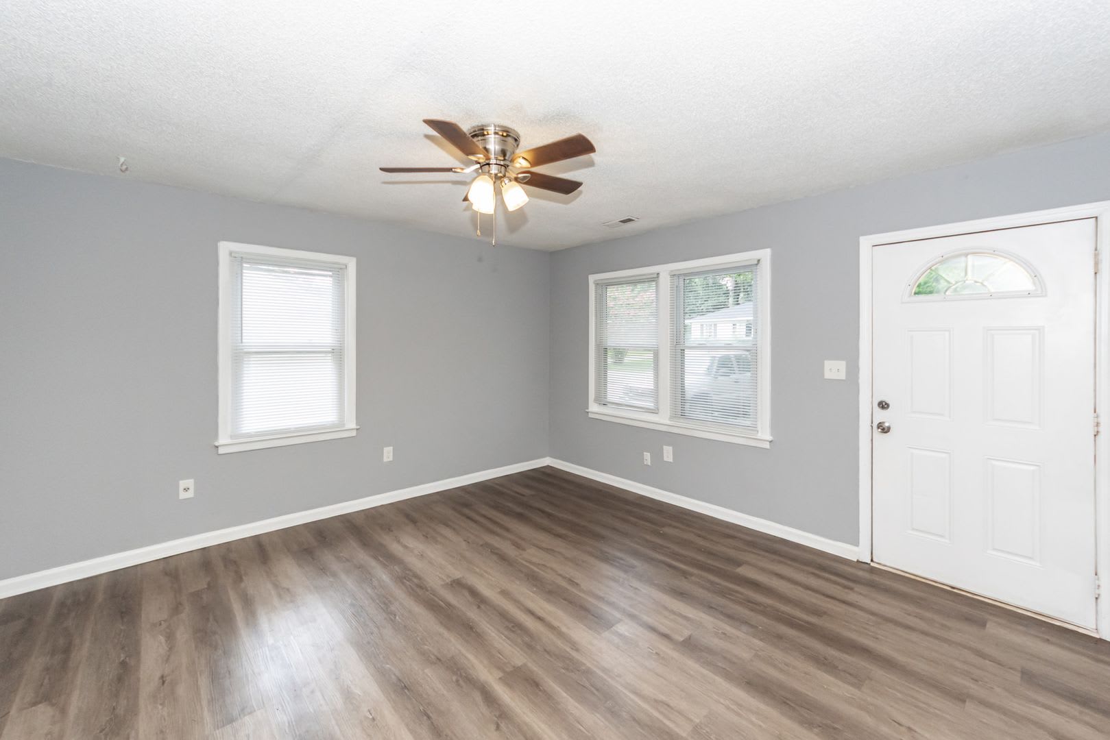 3 Bedroom, 1 Bathroom Home in Charleston Farms – photo 5