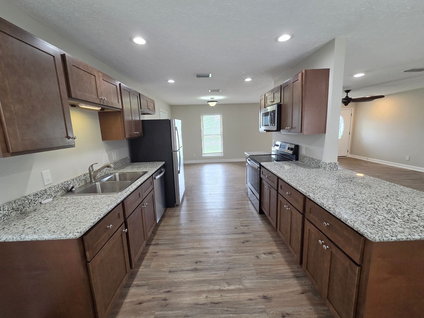 Updated 3 BR – photo 3