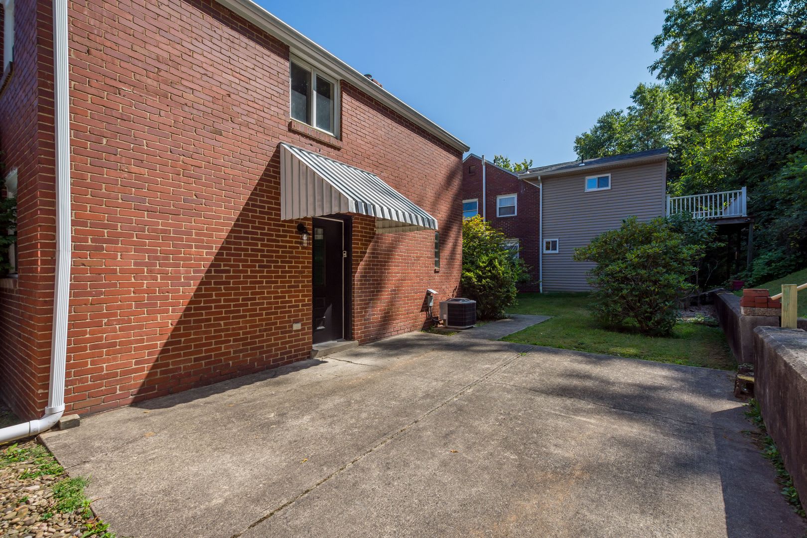AVAILABLE OCT 1ST!! RENOVATED 3-BEDROOM PENN HILLS!! – photo 4