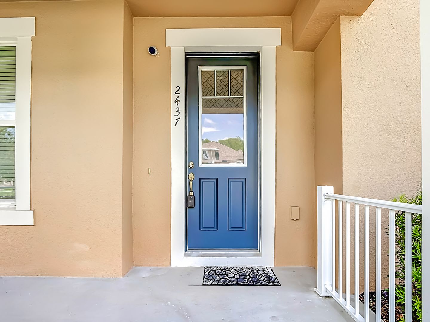 Beautiful 3 Bedroom Townhome With Private Balcony In Guard Gated Tapestry – photo 4
