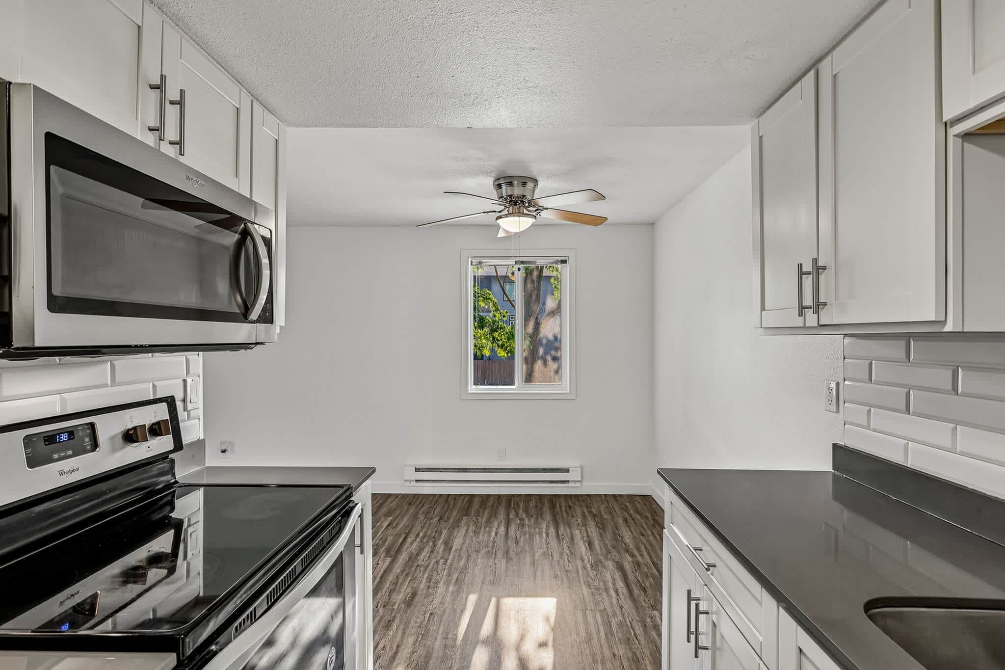 Well Maintained 3Bd Townhome – photo 2