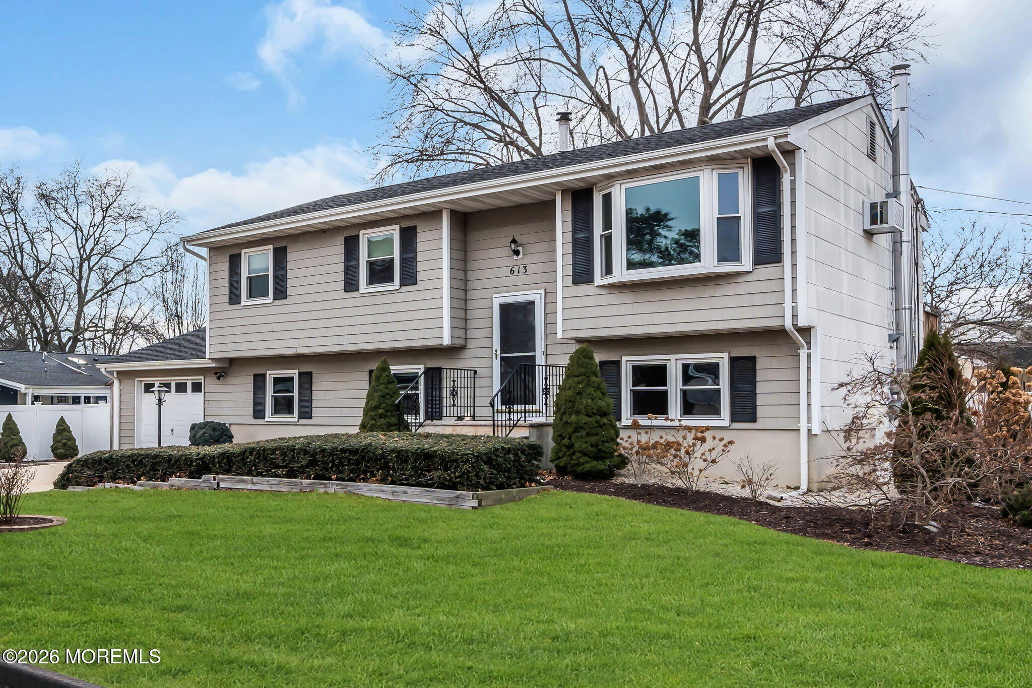 613 Champlain Street – photo 2