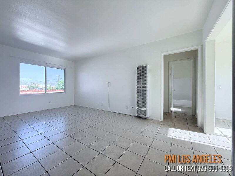 943 West 68th Street – photo 5