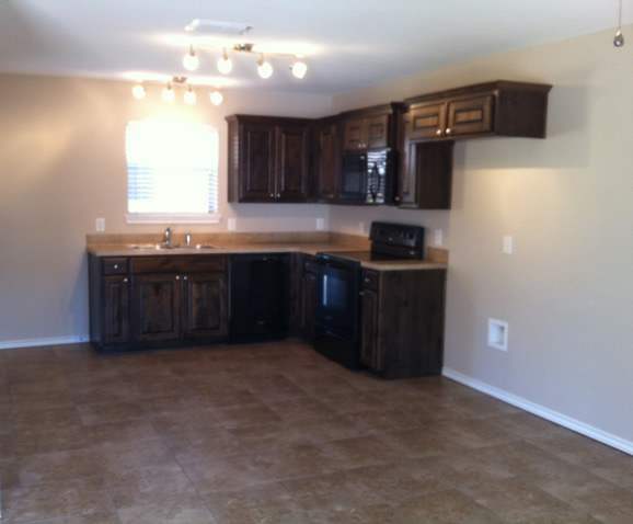 AVAILABLE! 1 Bedroom 1.5 Bath Townhome for Rent in Lindale – photo 3