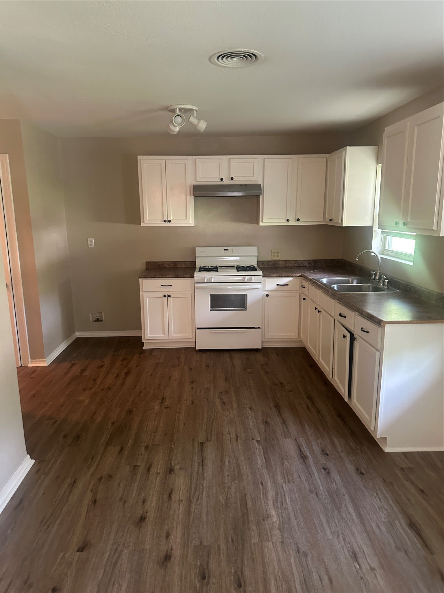 701 Hulme Street – photo 5