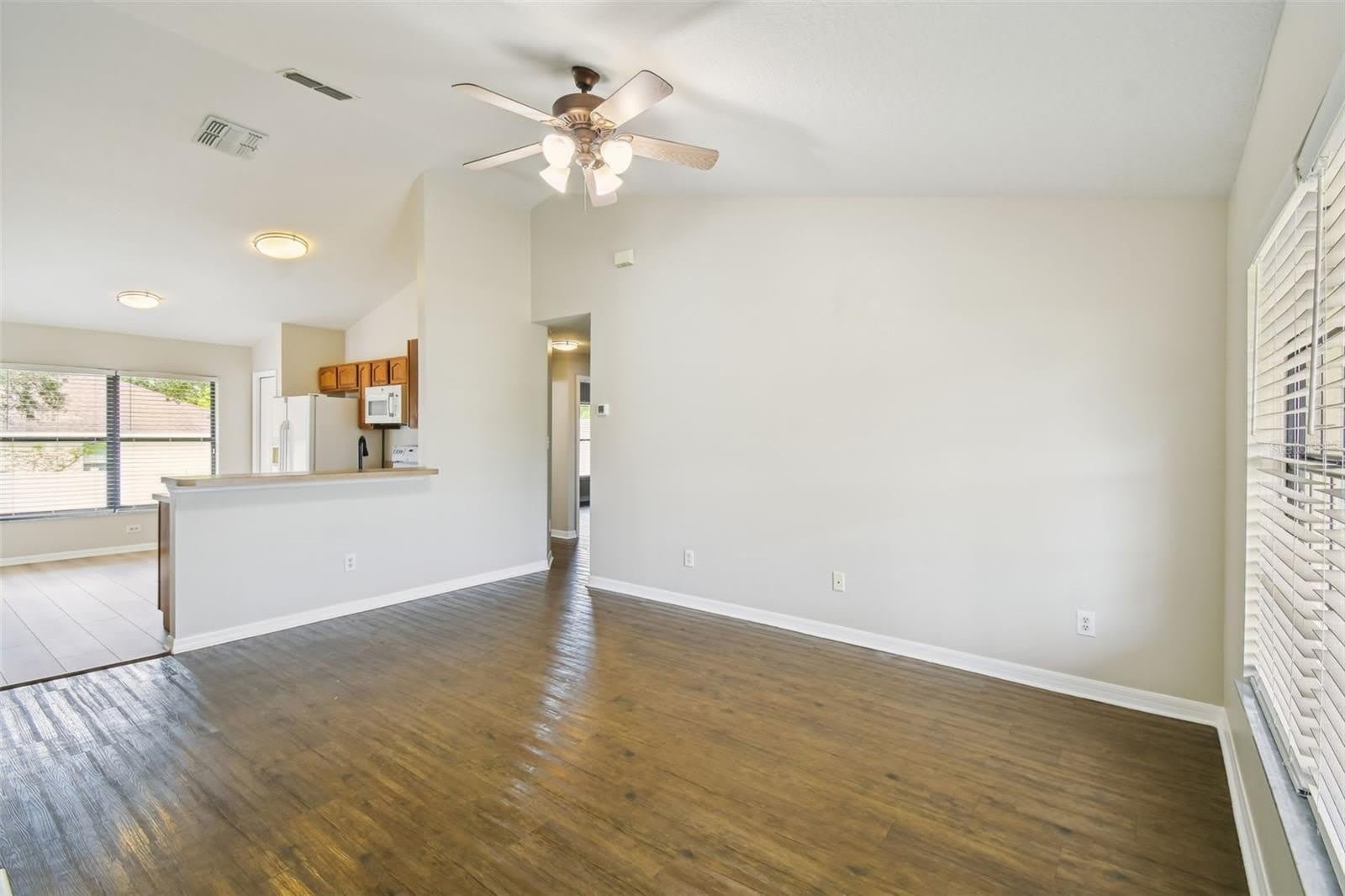 209 GOLDIE Street – photo 4