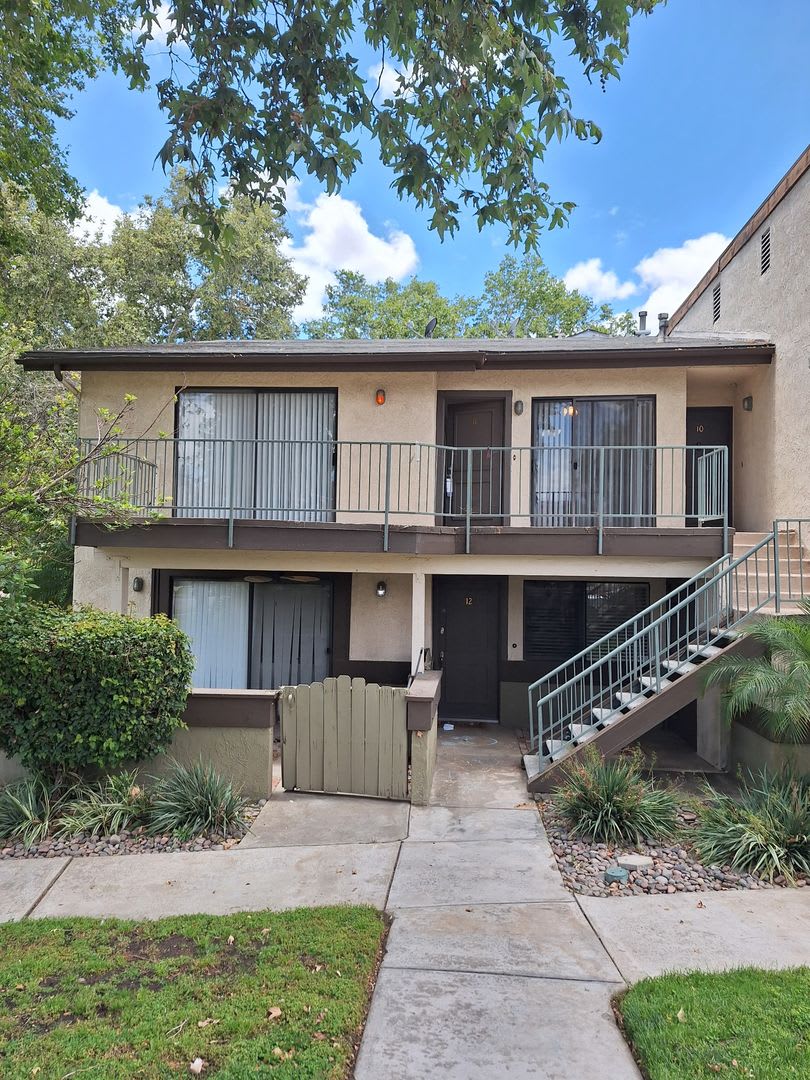 **Move In Special** 2 Bedrooms in the City of Redlands – photo 1