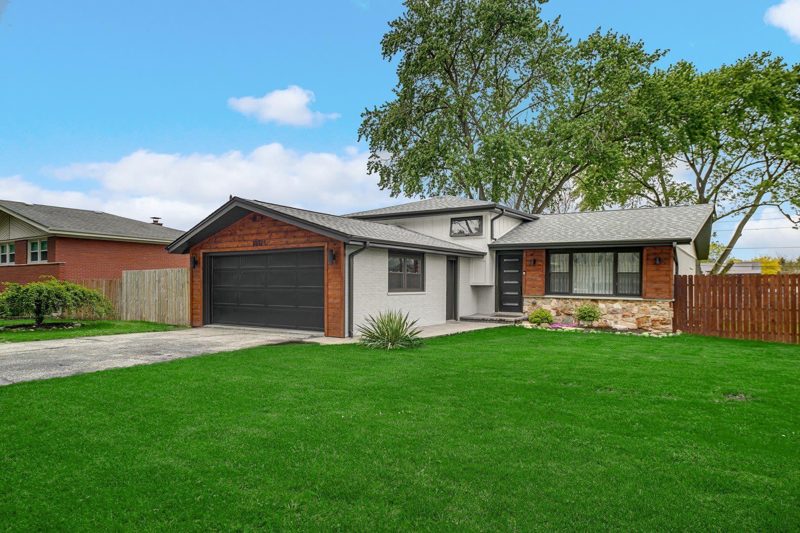 10324 S 81st Avenue – photo 2