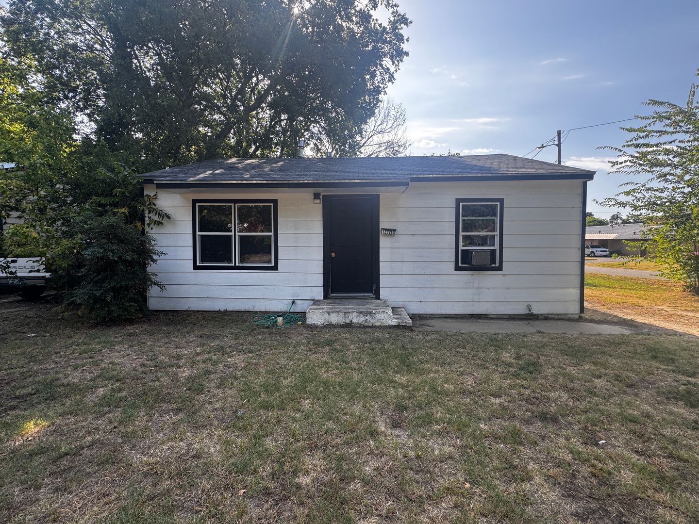 2 Bedroom 1 Bath Home, New Siding and Windows! – photo 1