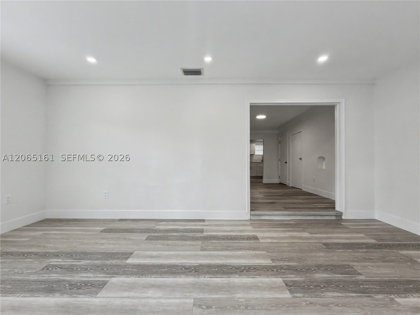 228 NW 39th St – photo 2