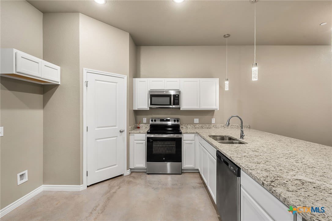 408 W Avenue C – photo 4