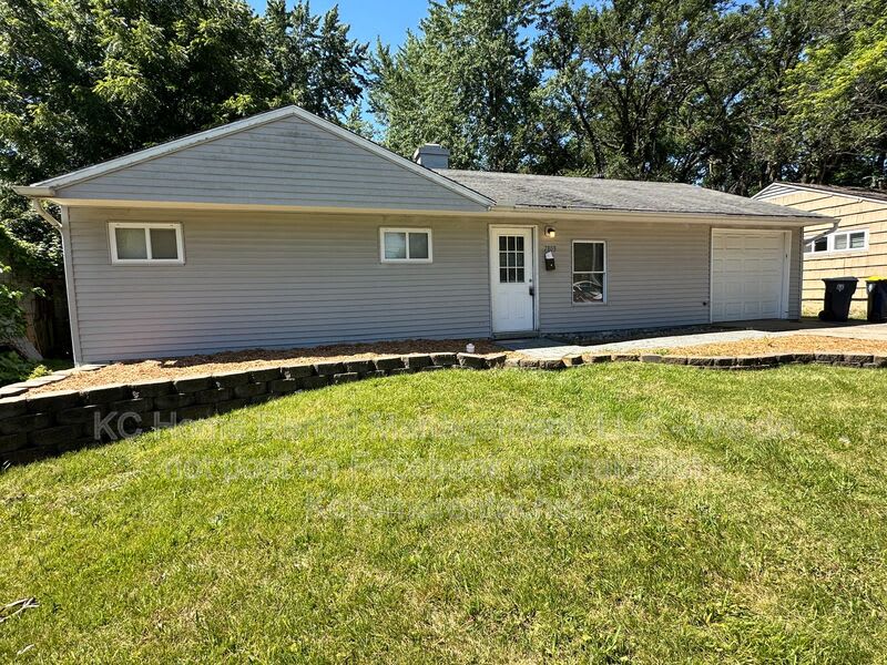 7803 E 107th St – photo 2