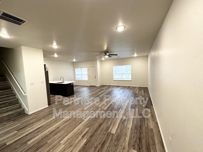1035 South Benchmark Lane – photo 5