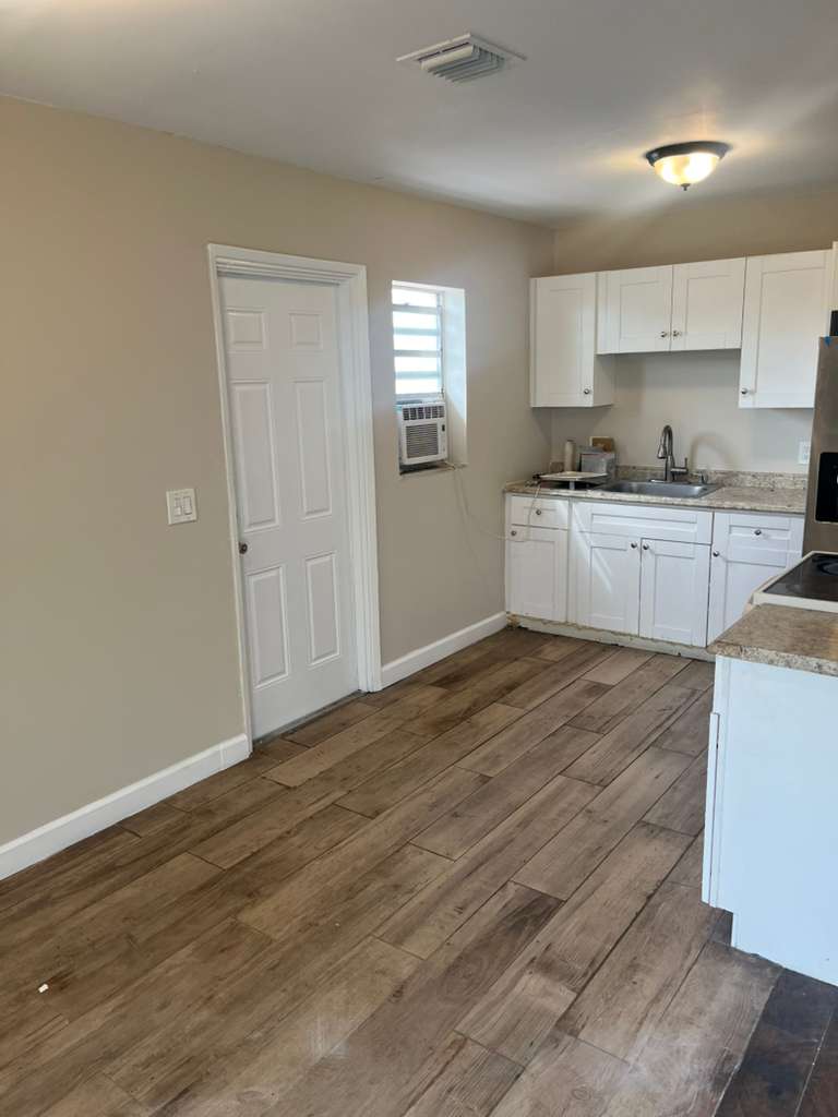 1732 NW 6 Ter – photo 2