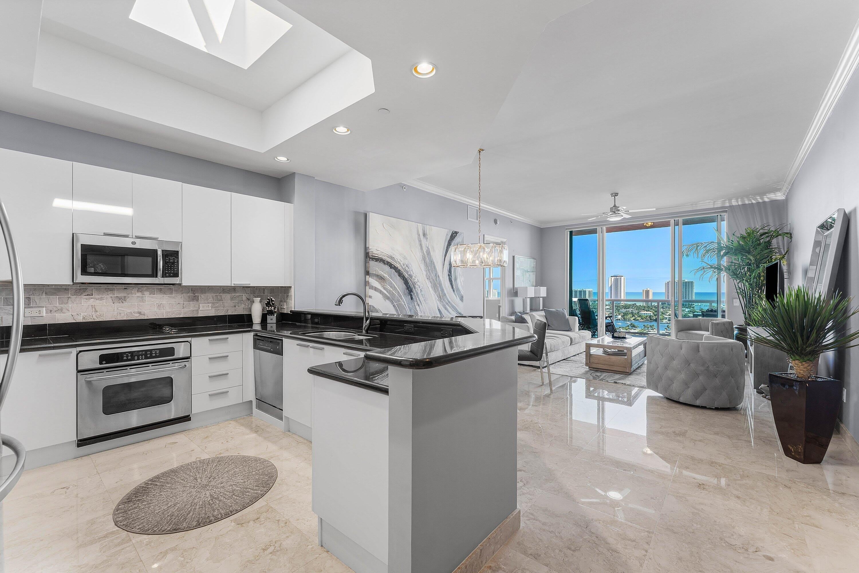 2640 Lake Shore Drive – photo 2