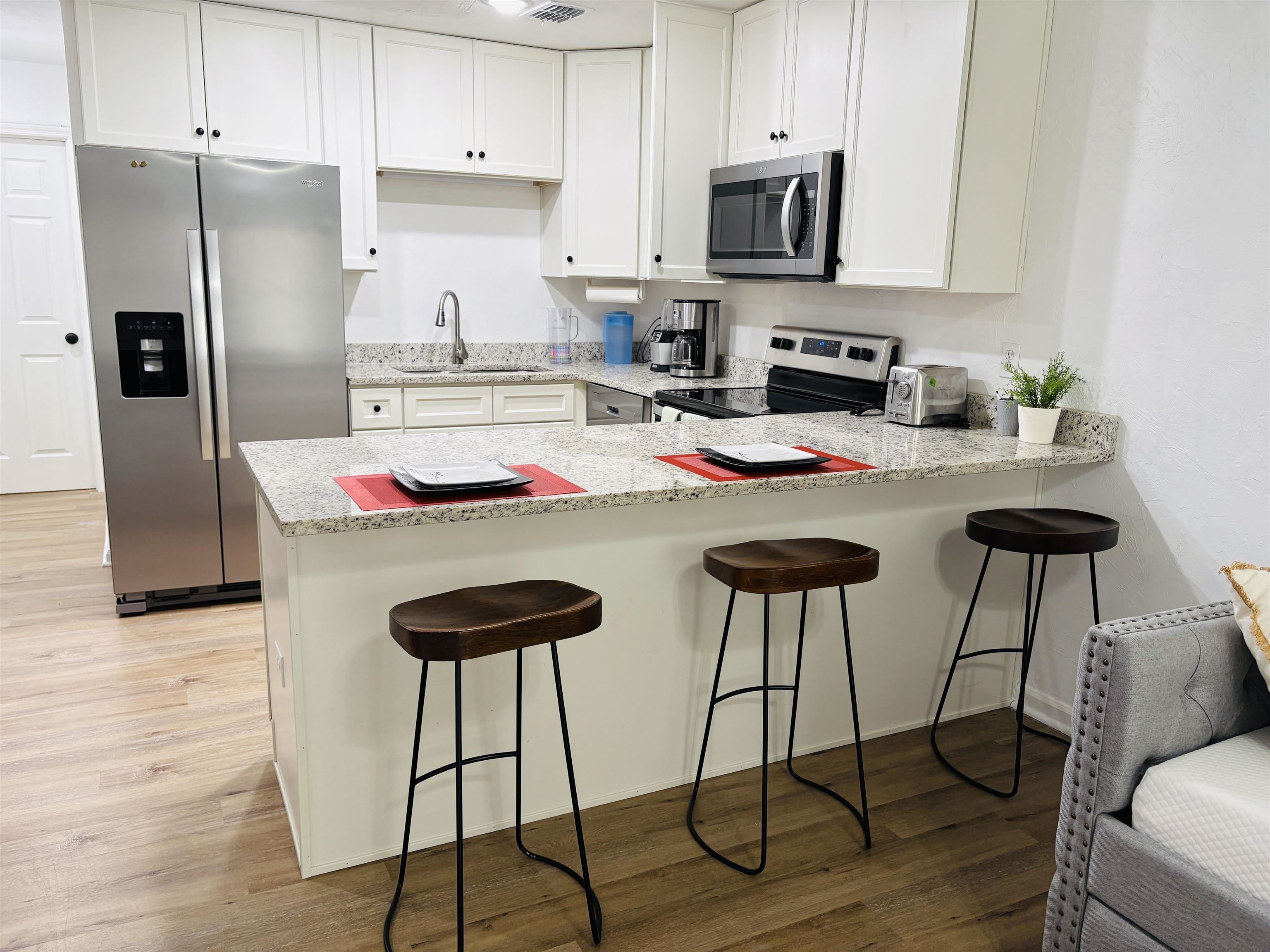 1252 High Road – photo 2