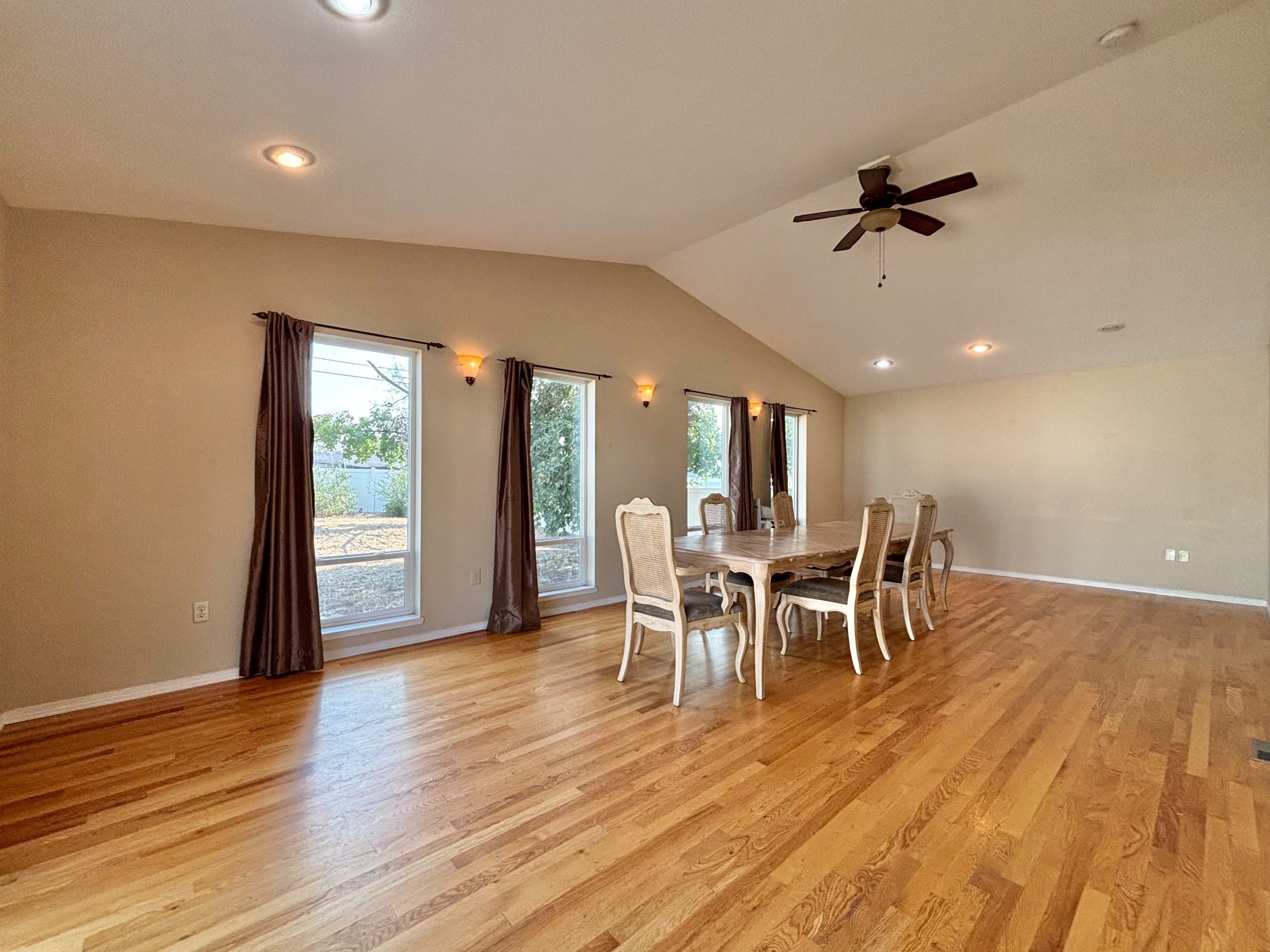 3820 East Carlisle Avenue – photo 3