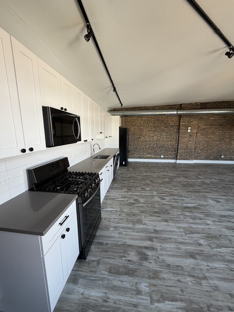 1572 N Milwaukee Avenue – photo 3